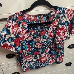 Forever 21 Floral Thin Short Blouse with Ruffle Sleeves